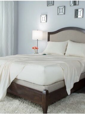 Pillowtex Hotel Sheet Set NEW Wrinkle Resistant Cotton Blend King MSRP $104.99